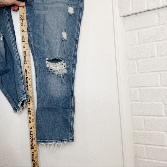 Hollister Curvy High Rise Ripped Mom Jeans Blue Denim Size 28 Short - Picture 11 of 16